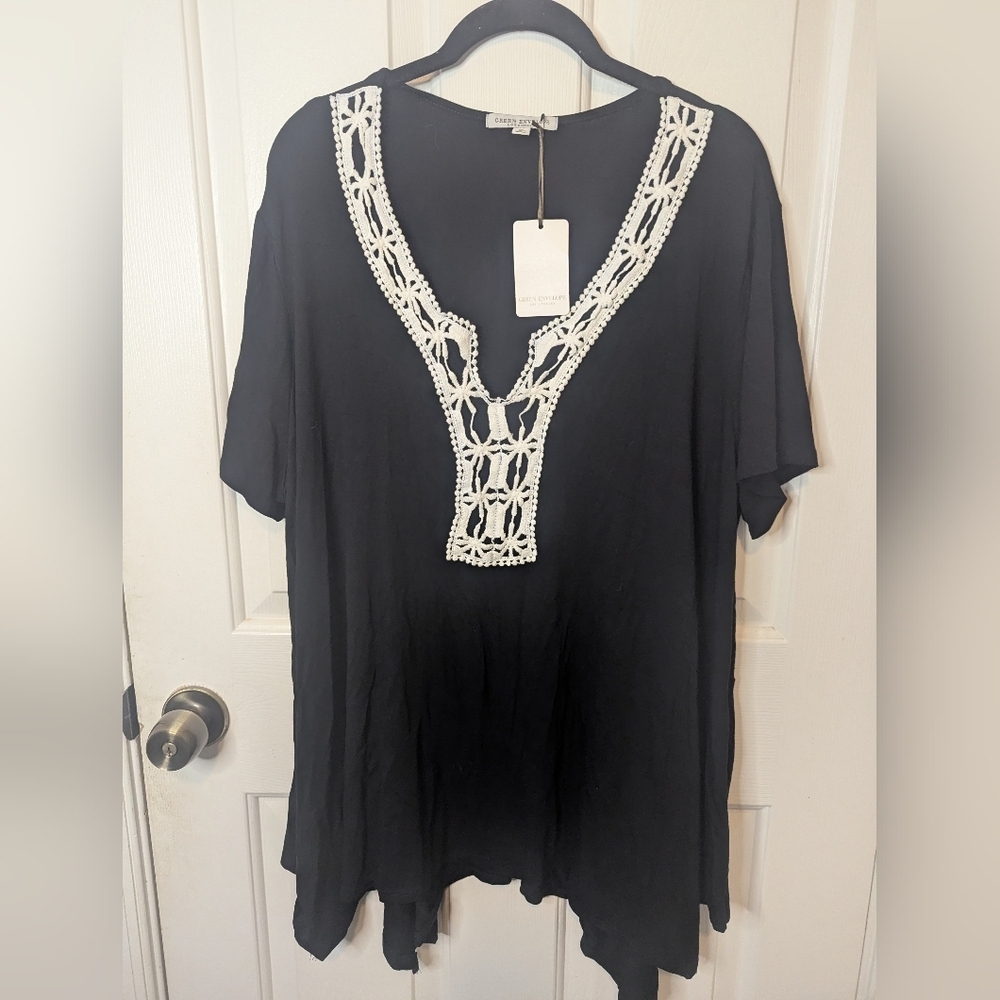 Green Envelope Black/White Shirt Sleeve Tunic Women's Top, Size 2X
